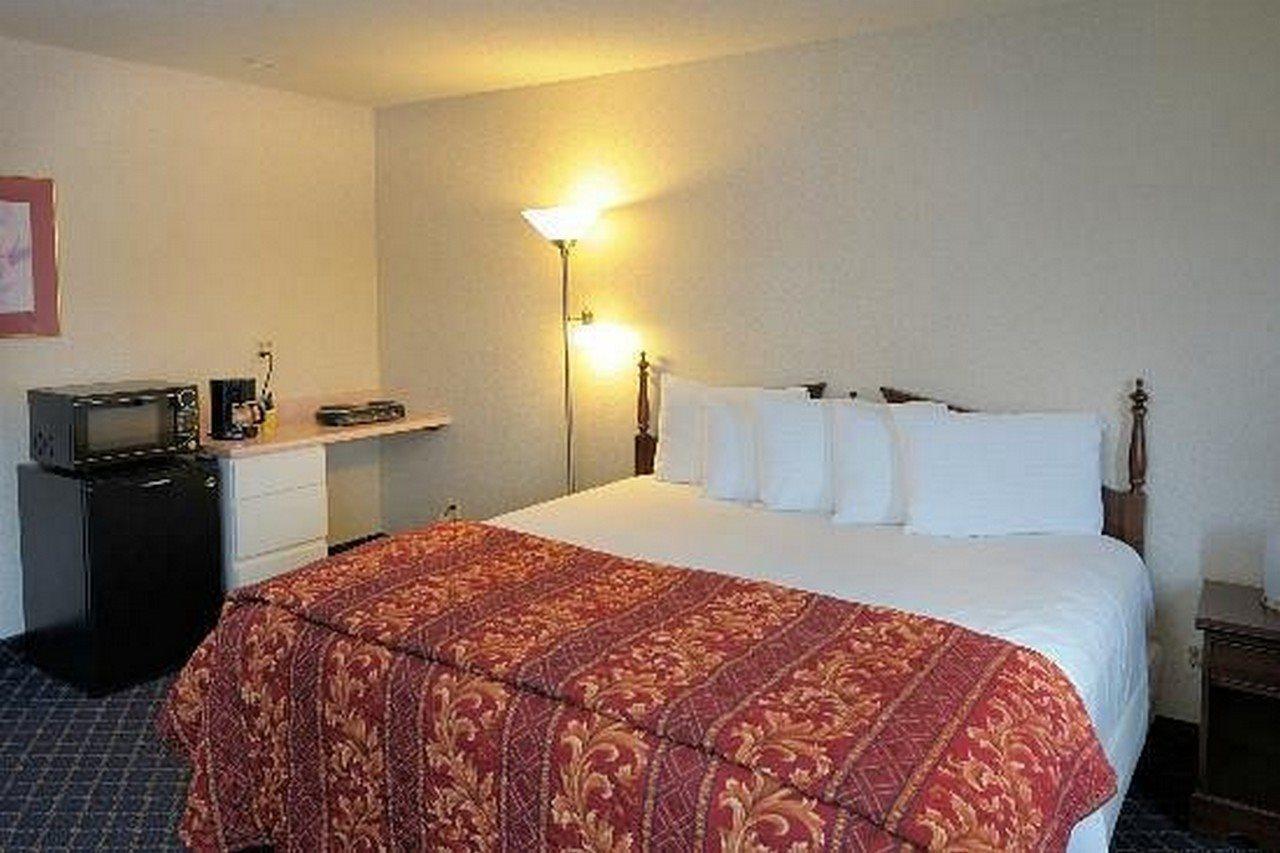 Regency Inn & Suites West Springfield Ngoại thất bức ảnh