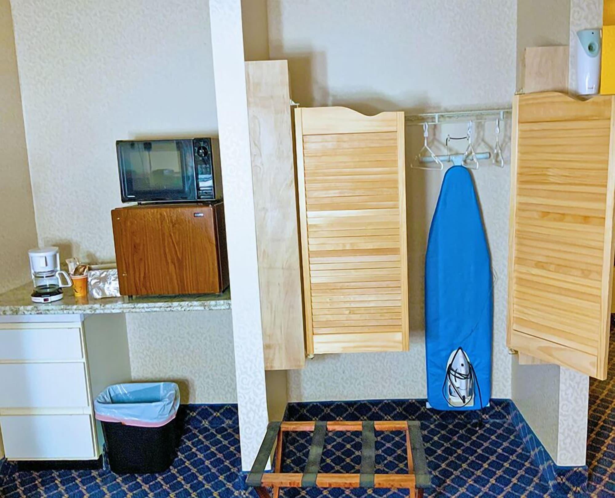Regency Inn & Suites West Springfield Ngoại thất bức ảnh