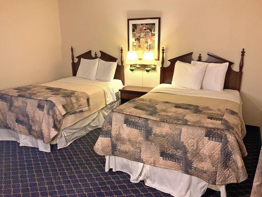 Regency Inn & Suites West Springfield Ngoại thất bức ảnh