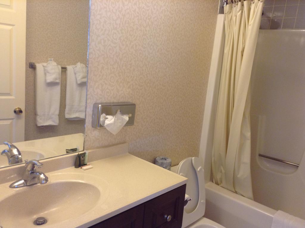 Regency Inn & Suites West Springfield Ngoại thất bức ảnh