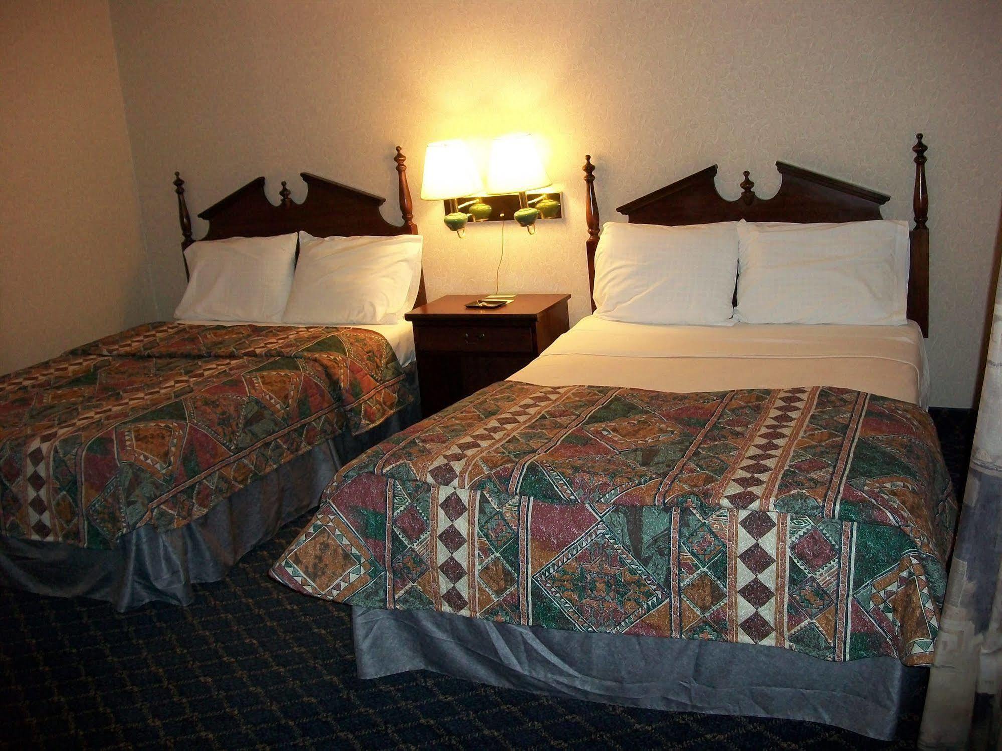 Regency Inn & Suites West Springfield Ngoại thất bức ảnh
