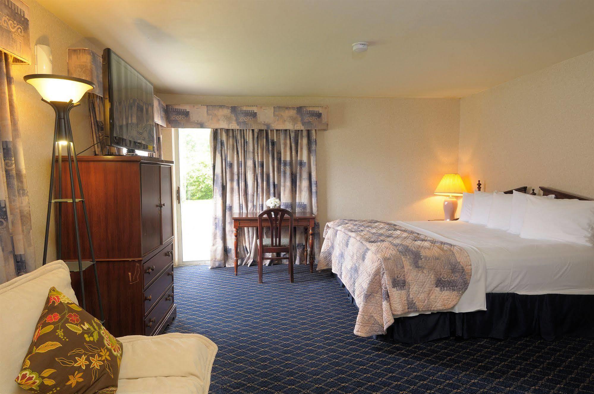 Regency Inn & Suites West Springfield Ngoại thất bức ảnh